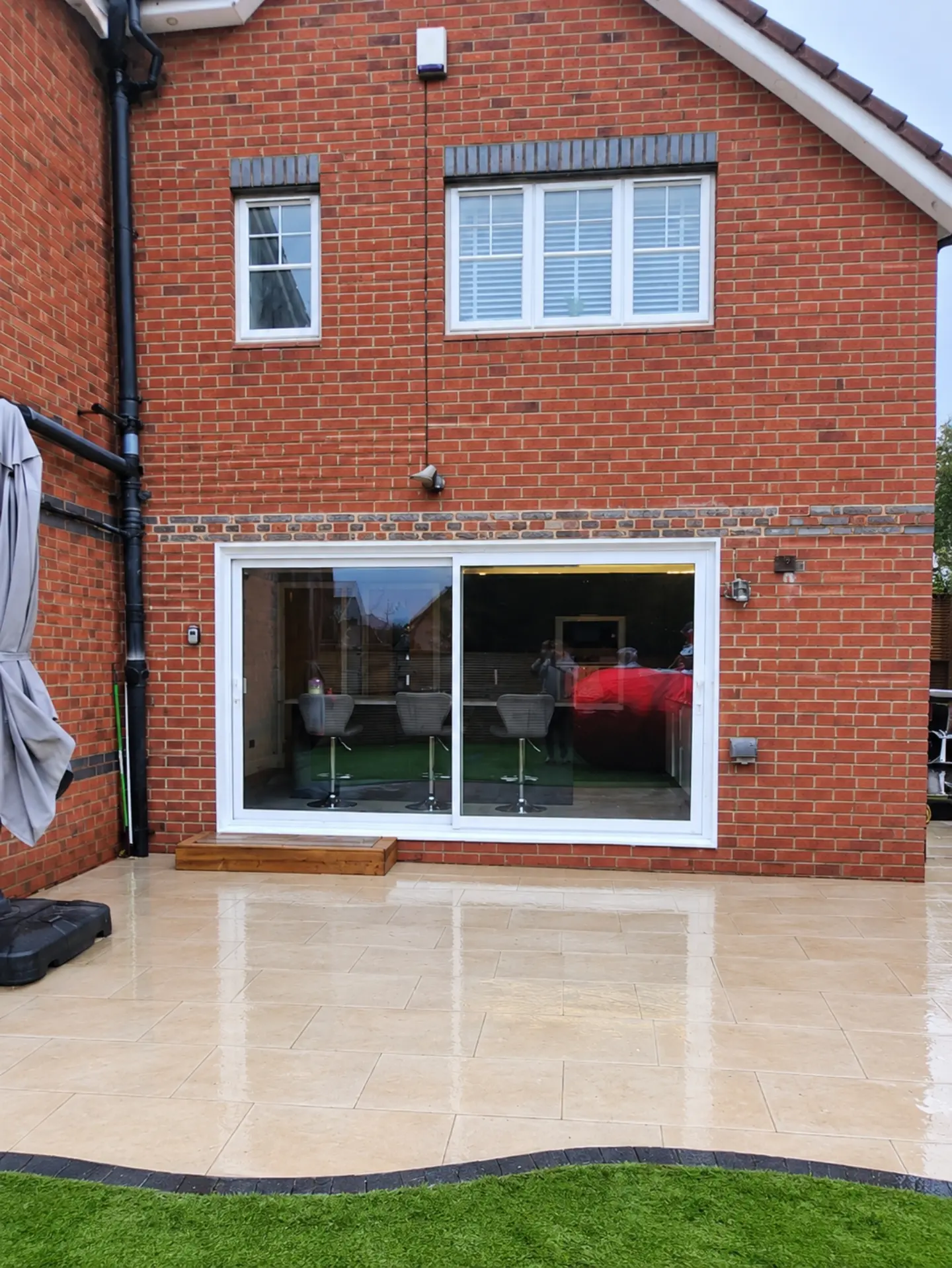 4 m aluminium sliding door fitted with structural work